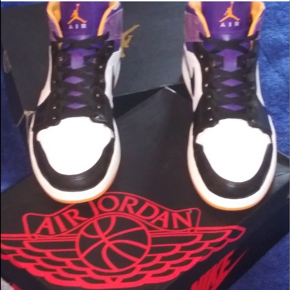 Air Jordan 1 retro black toe leather worn once